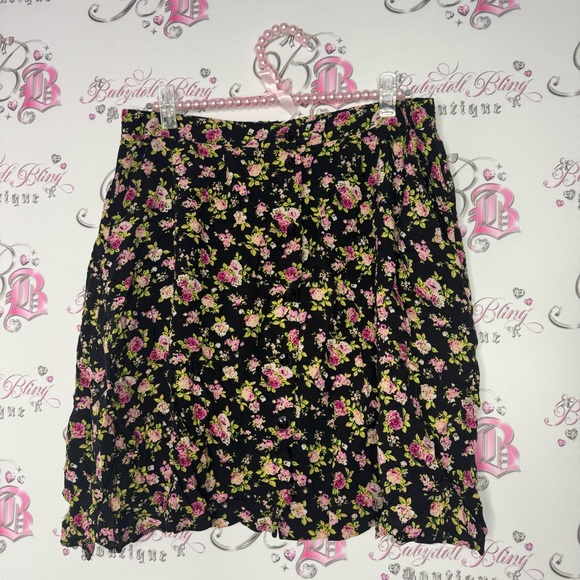 Plum skirt with flowers floral buttons black green pink mini skirt cute garden - Picture 2 of 8